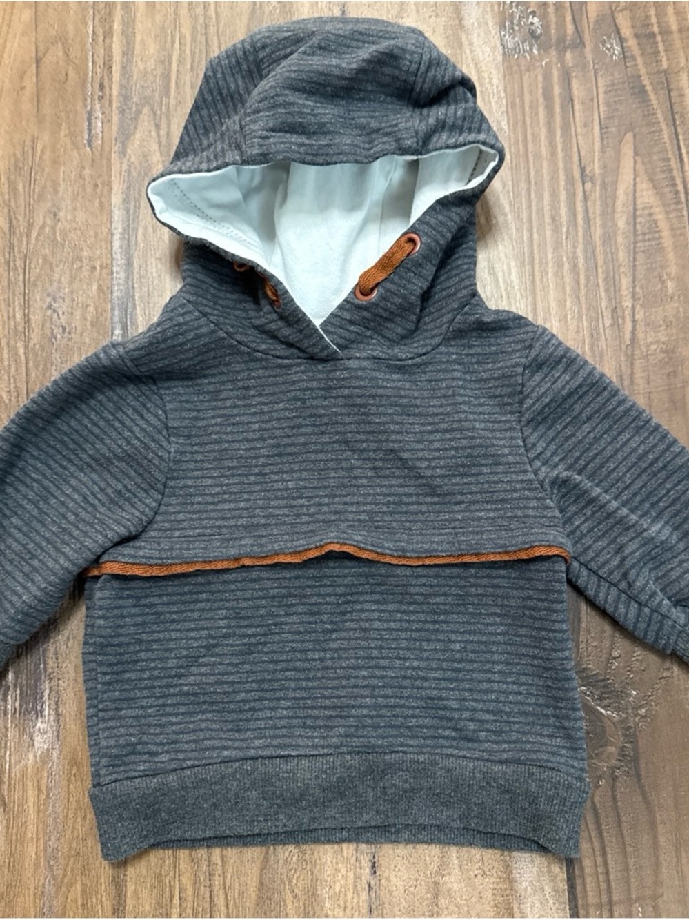 Gray Hooded Pullover Hoodie with Contrast Trim
